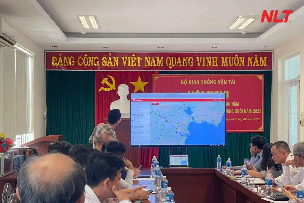 nền-tảng-smart-bus-trình-chiếu-tại-buổi-bàn-giao