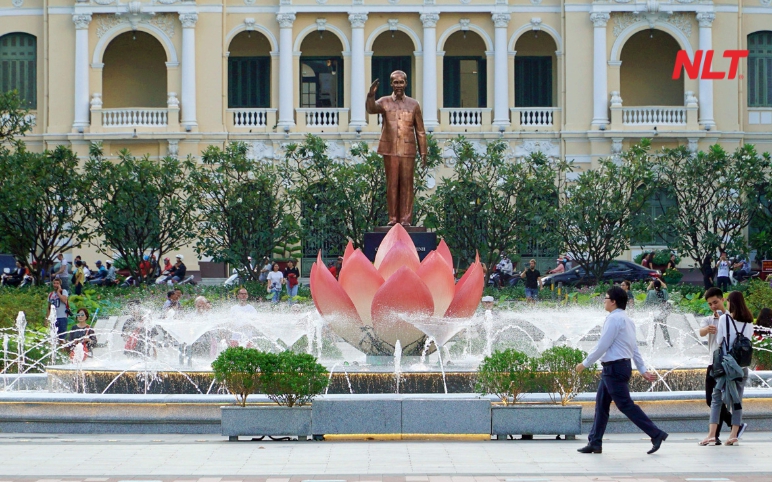 dai-phun-nuoc-pho-di-bo-nguyen-hue