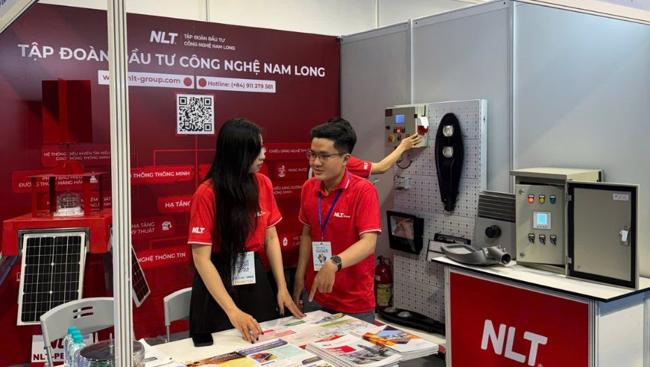 Đội ngũ chuyên gia tư vấn của NLT Group túc trực liên tục tại hội chợ triển lãm ITECH EXPO 2025 nhằm hỗ trợ hết mình cho khách tham quan