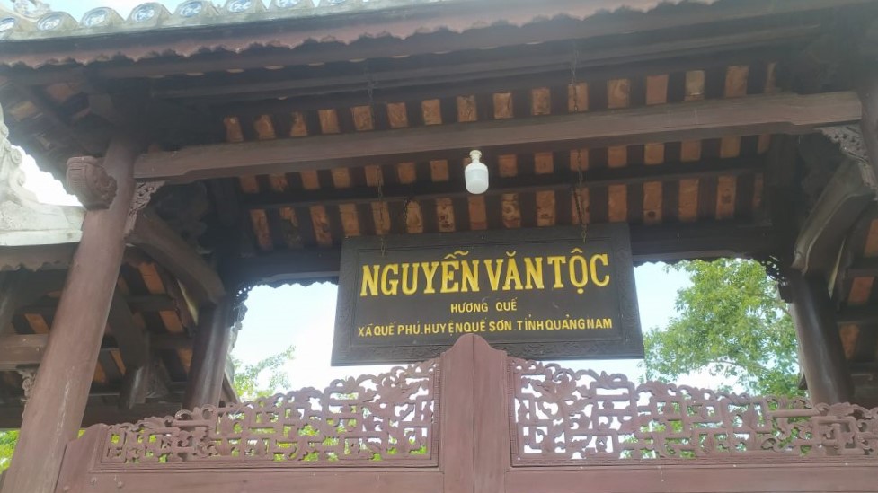 Thi công lắp đặt trọn gói hệ thống chiếu sáng NLMT nhà thờ tộc Nguyễn làng Hương Quế ảnh 3