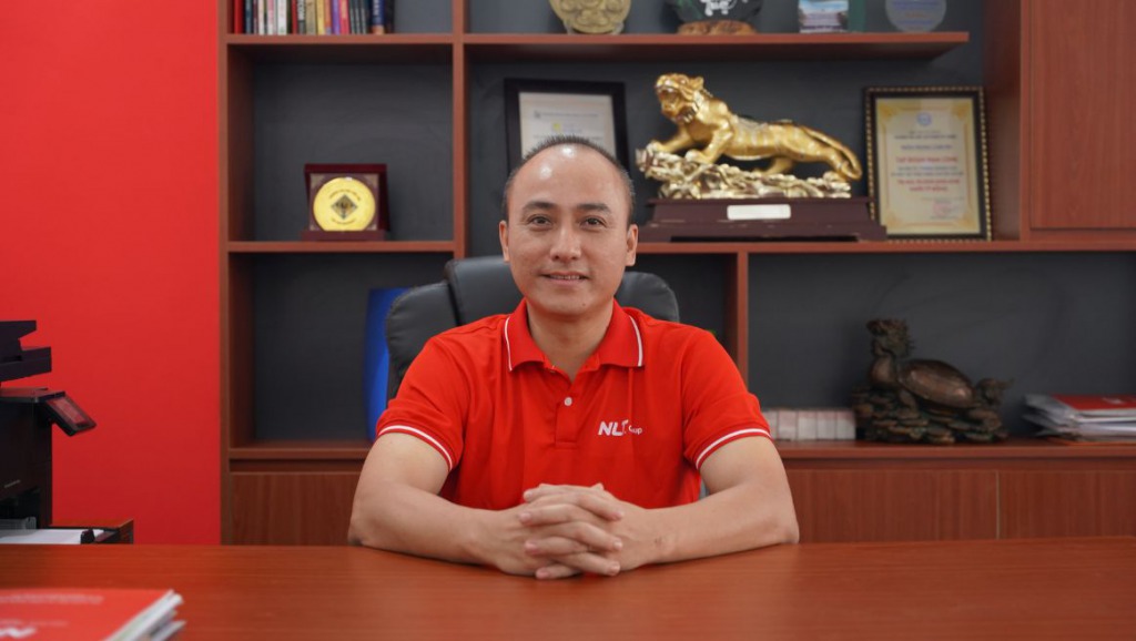 Chủ tịch Tập đoàn Đầu tư Công nghệ Nam Long tài trợ chi phí sơn sửa toàn bộ khuôn viên trường
