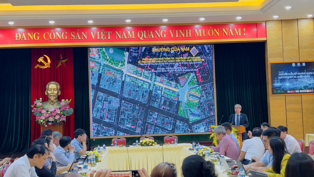 Đại biểu chia sẻ kinh nghiệm triển khai chuyển đổi số đô thị