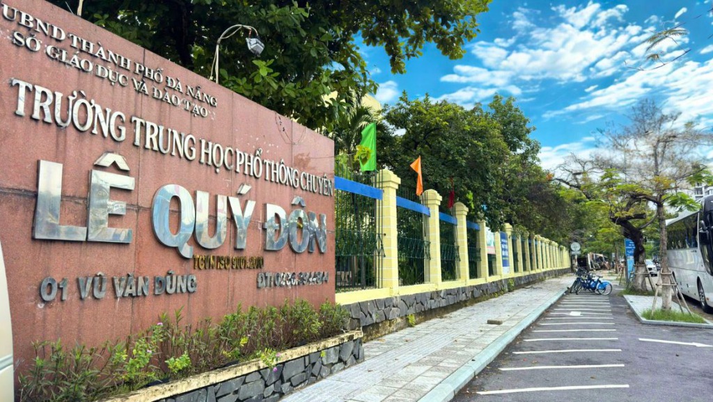 Khi truyền thống 40 năm được làm mới bằng tắm lòng cựu học sinh