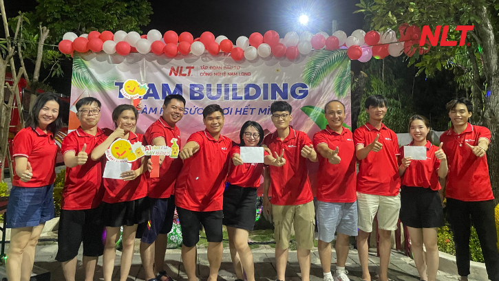 Khoảnh khắc vinh danh những nỗ lực bền bỉ và đóng góp của các cán bộ nhân viên trong suốt hành trình phát triển NLT Group