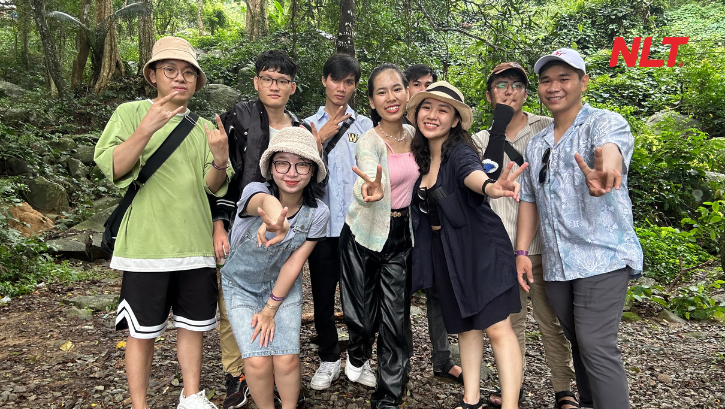 Lưu giữ kỷ niệm của mỗi bức check-in NLTer