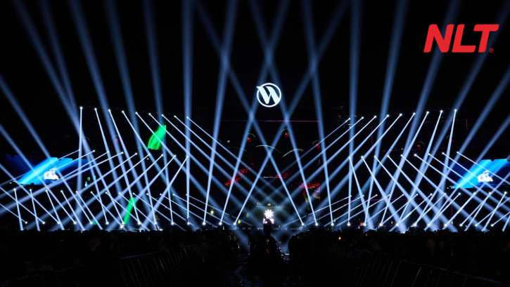 Sân khấu Waterbomb 2025 rực sáng với ma trận tia beam trong đêm