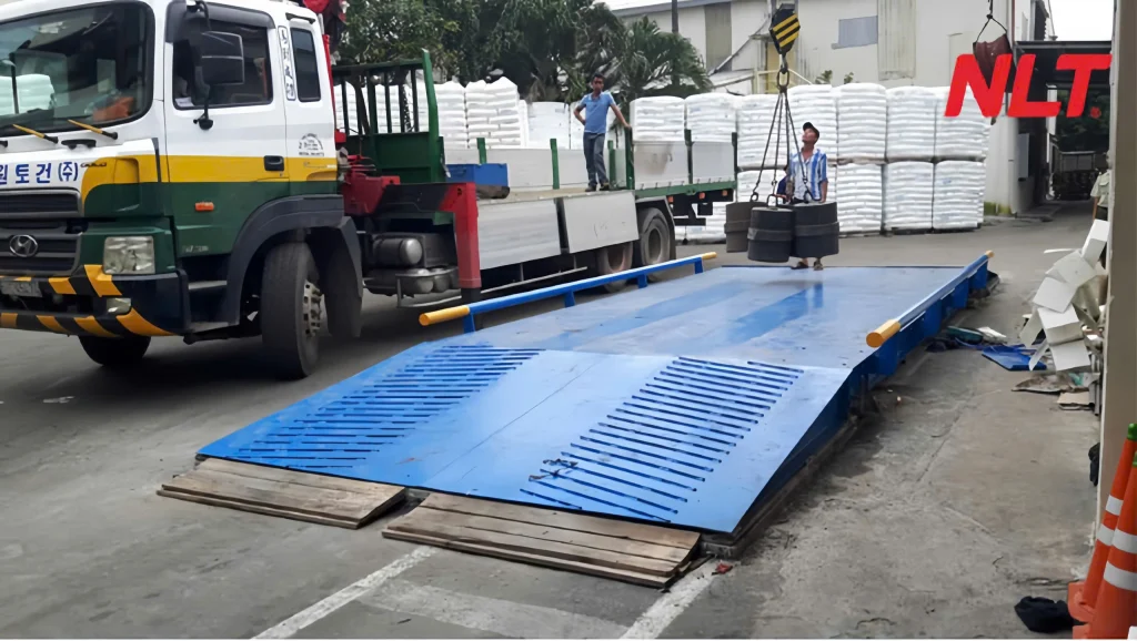 Bàn cân di động dùng kiểm tra tải trọng xe tải trong khu công nghiệp