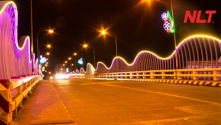 Chiếu sáng cầu đô thị cần phân bổ ánh sáng đồng đều để đảm bảo an toàn và hạn chế chói lóa