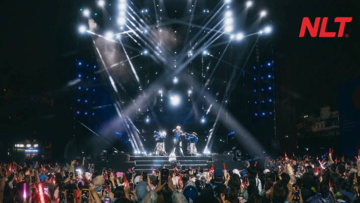 Ánh sáng được đồng bộ theo nhạc và hiệu ứng đa phương tiện