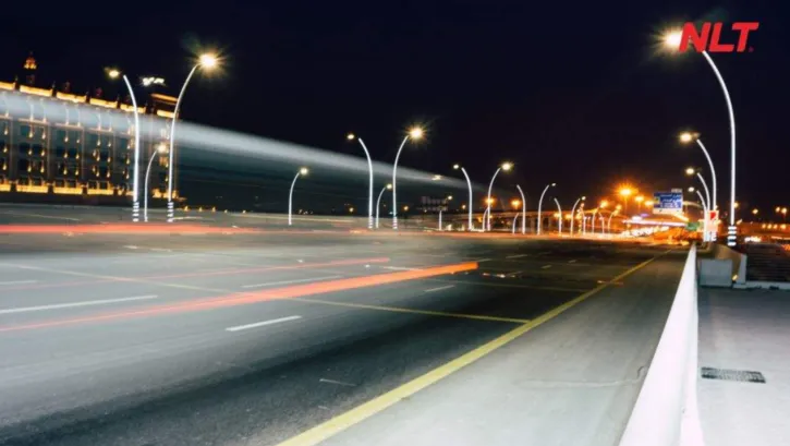 Hệ thống chiếu sáng đèn đường thông minh giúp điều chỉnh độ sáng linh hoạt theo lưu lượng giao thông ban đêm