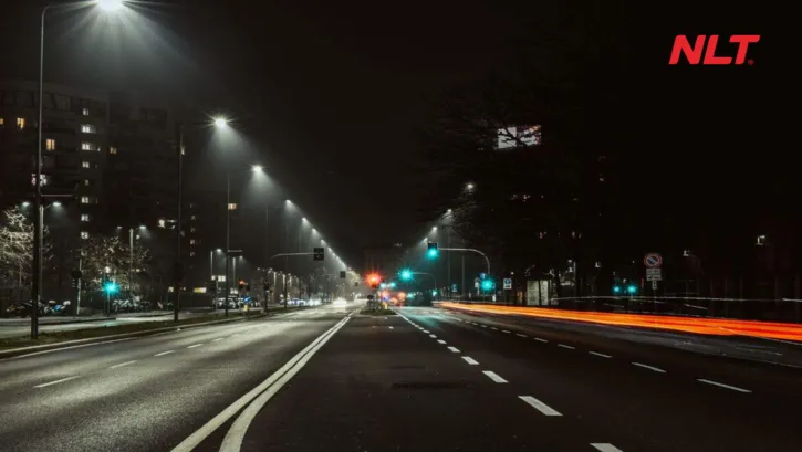 Hệ thống chiếu sáng đèn đường thông minh giữ tầm nhìn rõ trên quốc lộ và trục chính đô thị