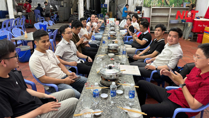 Noel 2025 tại NLT Group là một bữa tối ấm áp để cả công ty ngồi lại trò chuyện và chia sẻ