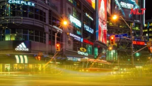 Ánh sáng quảng trường thể hiện hình ảnh đô thị hiện đại