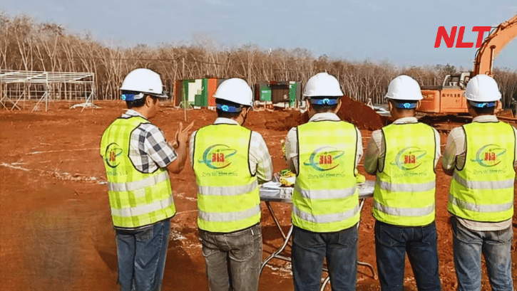 Ban chỉ huy và kỹ sư NLT Group tại lễ khởi công Trường nội trú Ia Chía