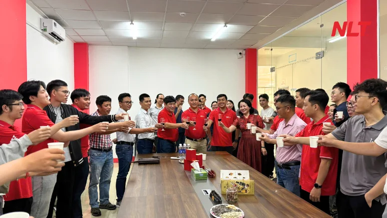 Cán bộ nhân viên NLT Group tụ họp khai xuân mùng 7 Tết Bính Ngọ 2026 tại văn phòng.