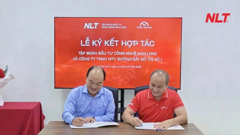 Đại diện hai đơn vị thực hiện nghi thức ký kết hợp tác