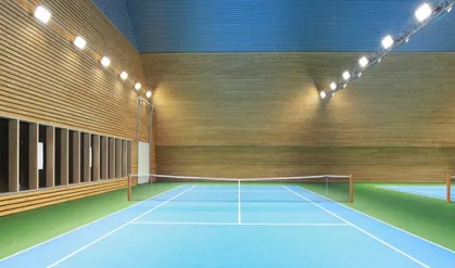 Ứng dụng đèn pha LED 300W sân tennis trong nhà